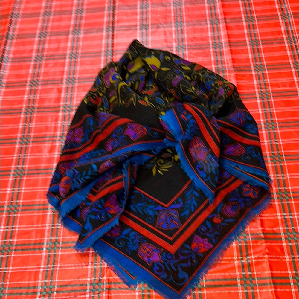 Colorful Floral Pattern Scarf - Picture 4 of 5